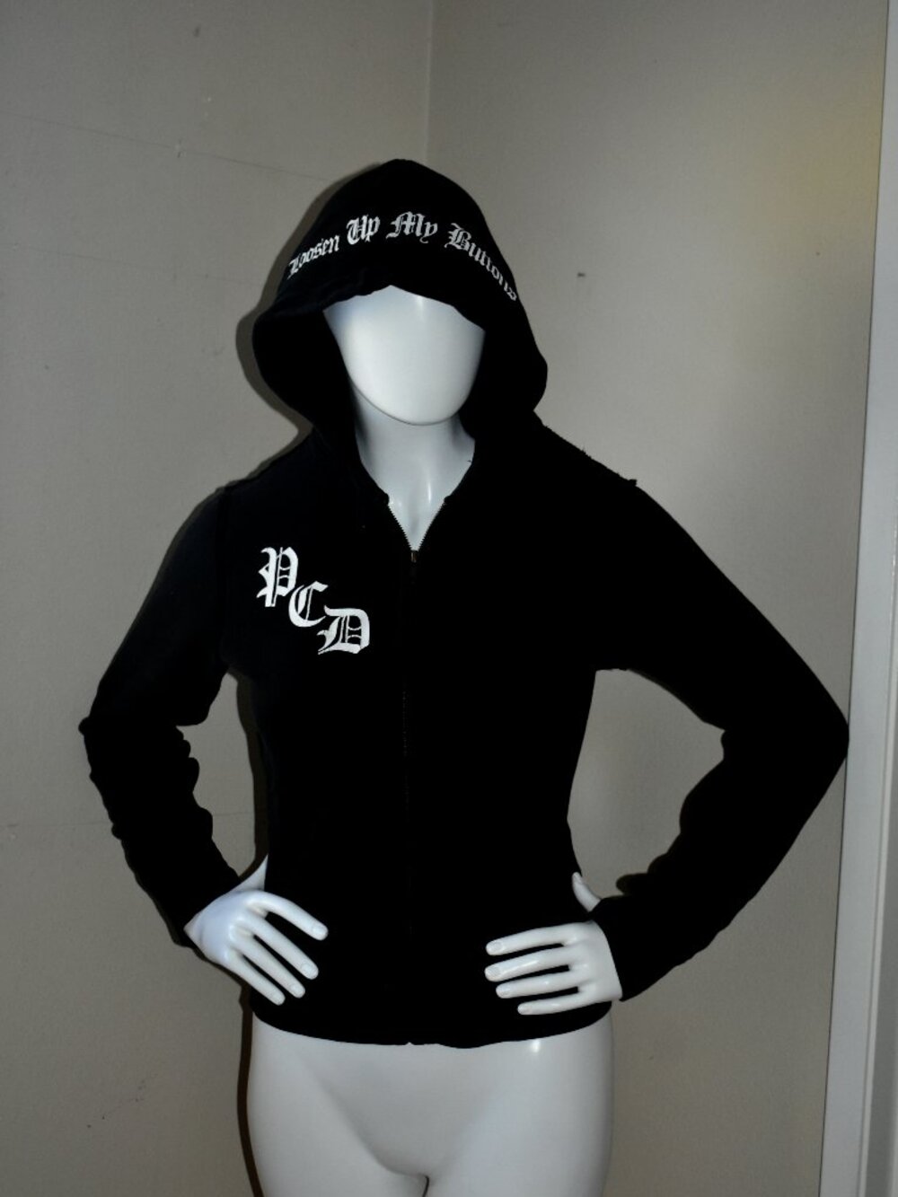 RARE Y2K BLACK  PUSSYCAT DOLLS LOOSEN UP MY BUTTONS HOODIE size SMALL / MEDIUM
